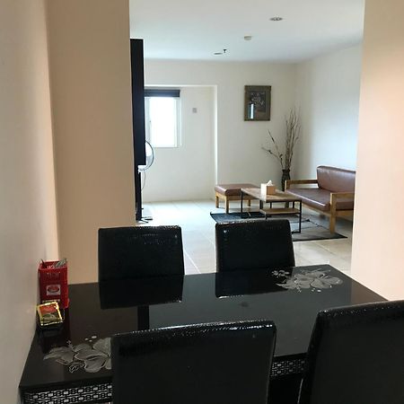 Queen Victoria Apartment Batam Room photo