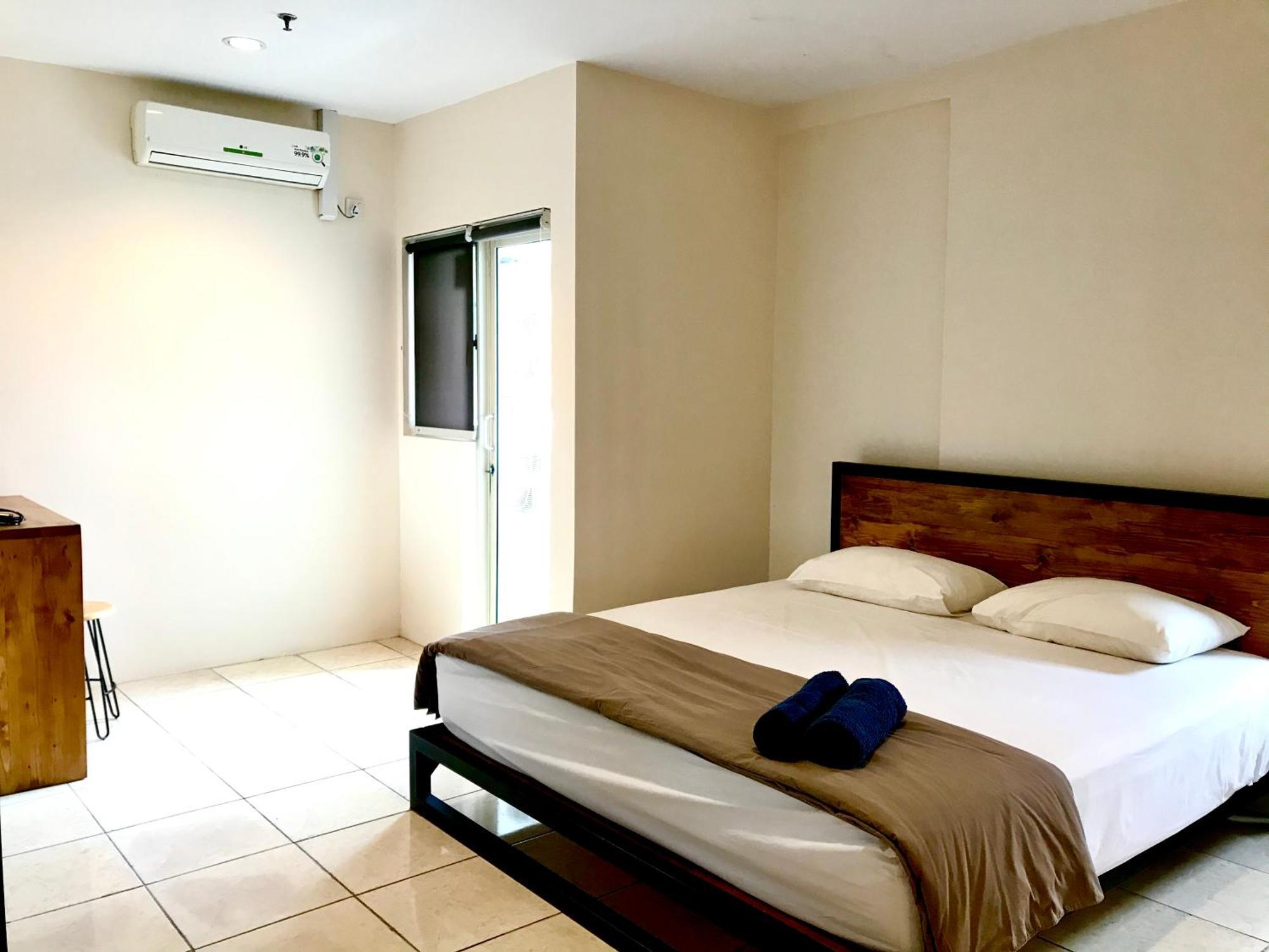 Queen Victoria Apartment Batam Room photo