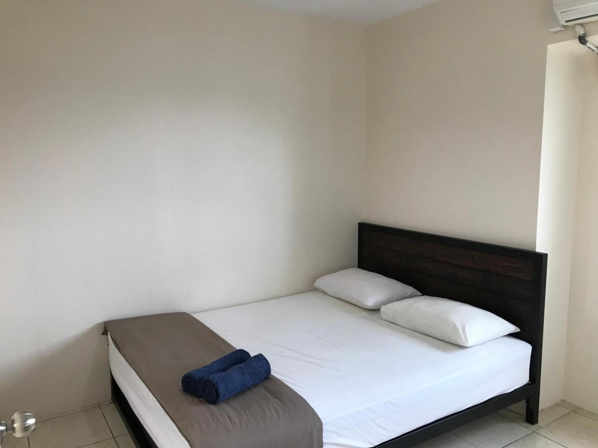 Queen Victoria Apartment Batam Room photo