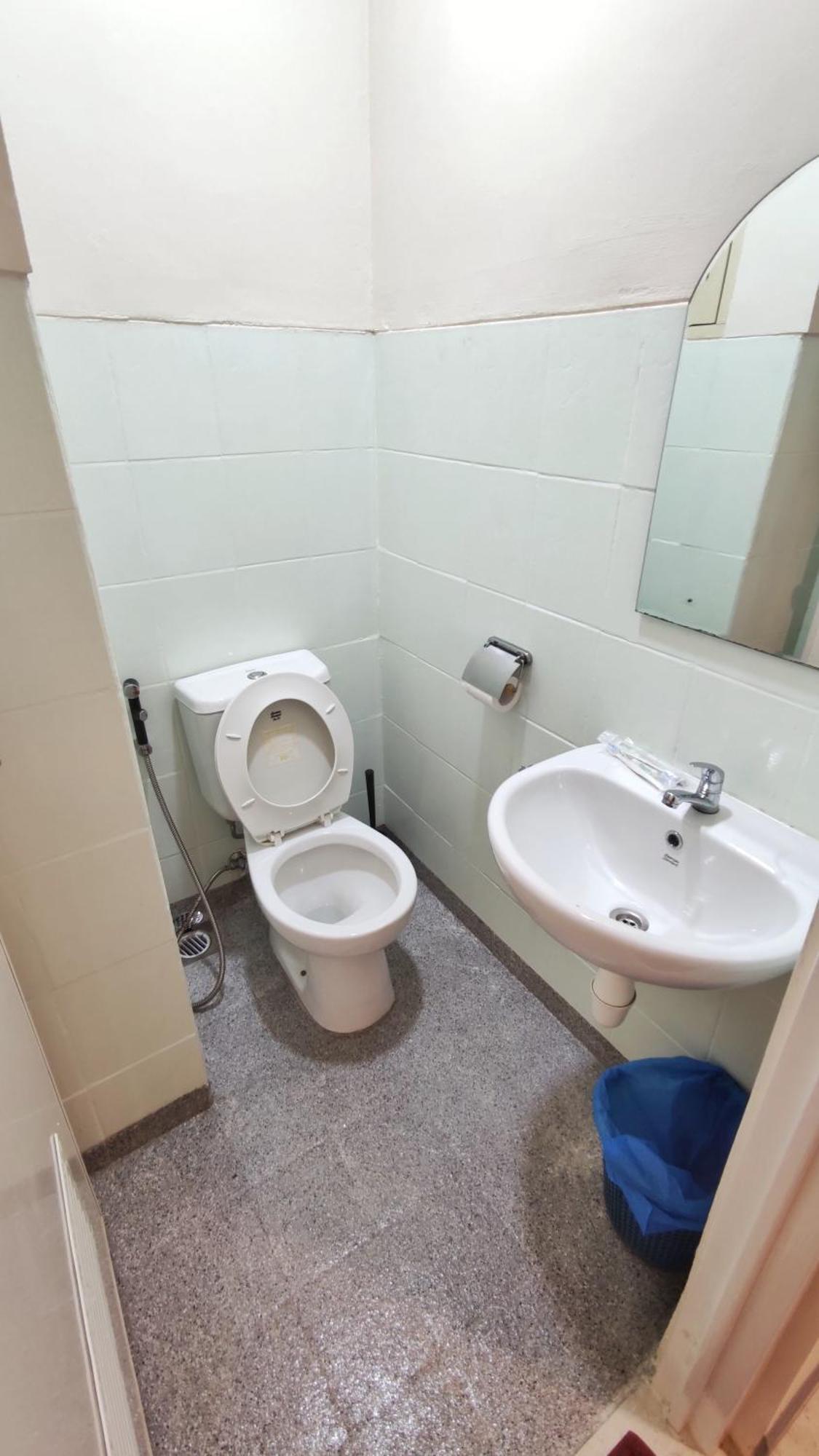 Queen Victoria Apartment Batam Room photo